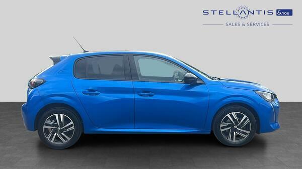 Peugeot 208 1.2 Puretech Allure Premium Hatchback #2