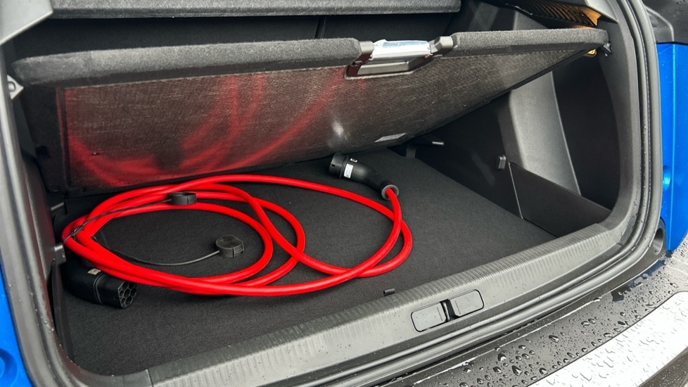 Peugeot e-2008 Peugeot 2008 Allure Red #51