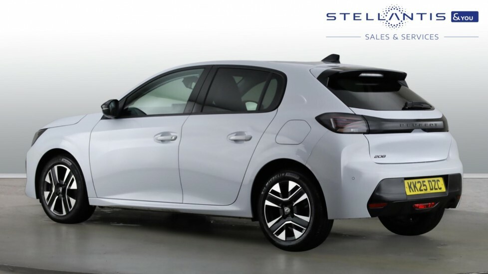 Peugeot 208 1.2 Puretech Allure Hatchback Eu #3