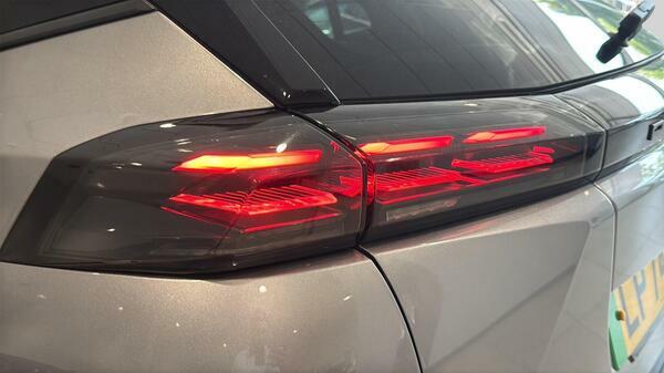 Peugeot e-2008 50Kwh Allure Suv 7Kw Charger  #5