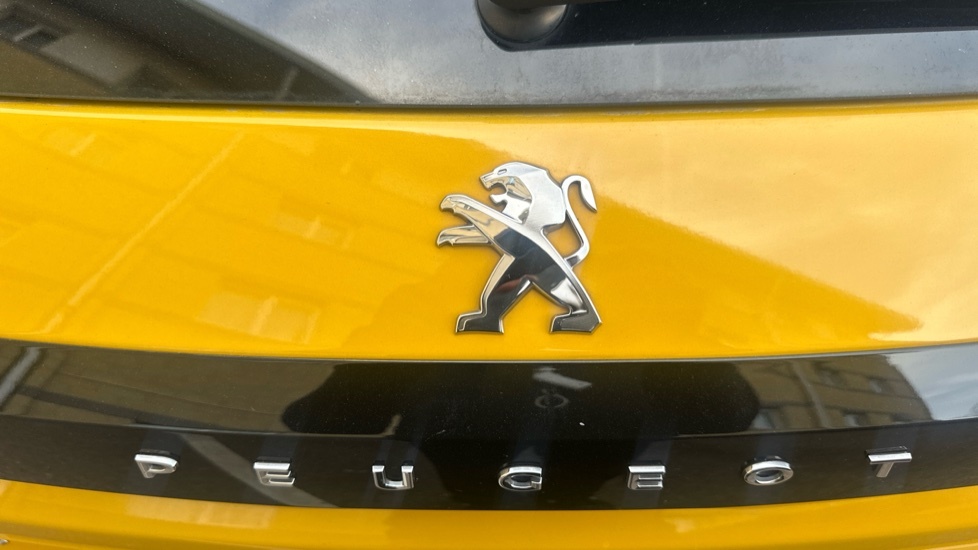Peugeot 208 1.2 Puretech Active Premium Hatchback M Yellow #25