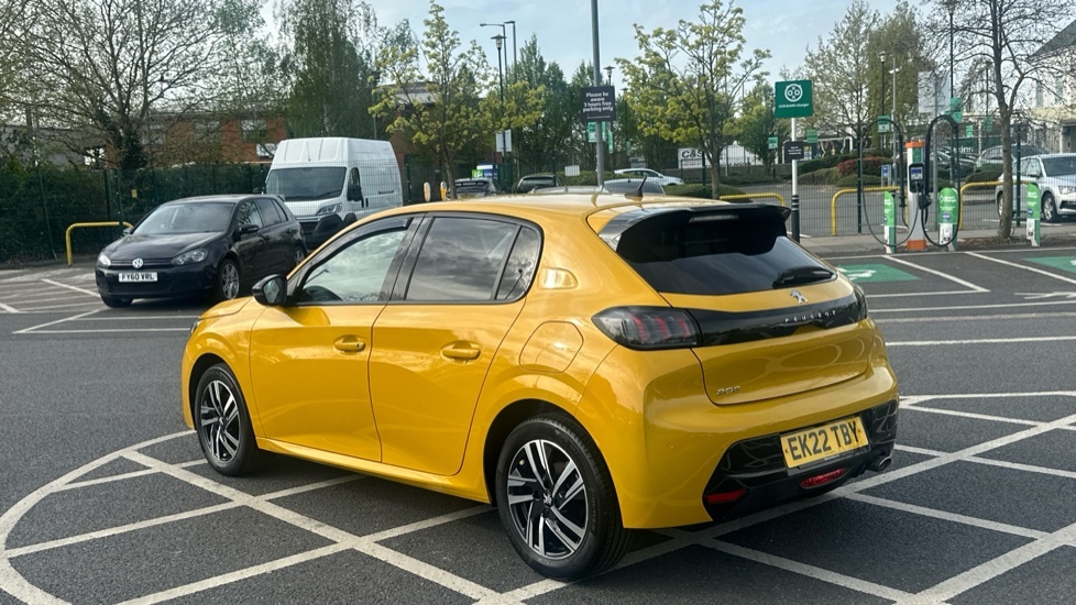 Peugeot 208 1.2 Puretech Allure Premium Hatchback E  #5
