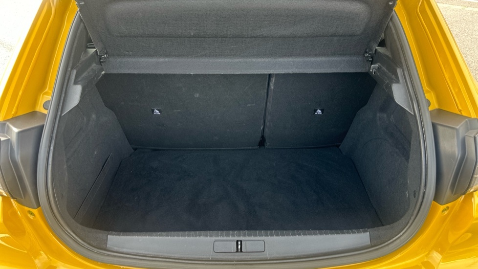 Peugeot 208 1.2 Puretech Active Premium Hatchback M Yellow #18