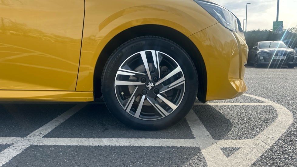 Peugeot 208 1.2 Puretech Active Premium Hatchback M Yellow #16
