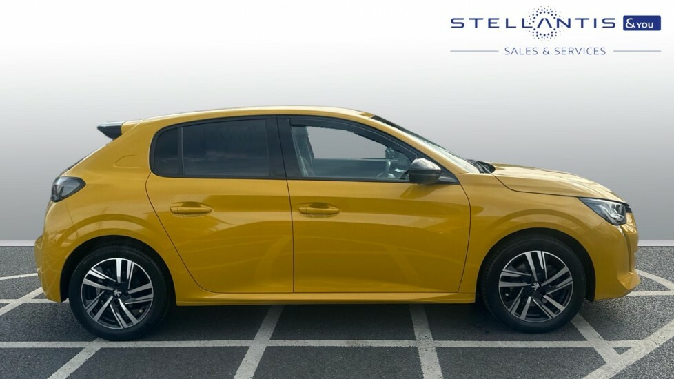 Peugeot 208 1.2 Puretech Allure Premium Hatchback E  #2