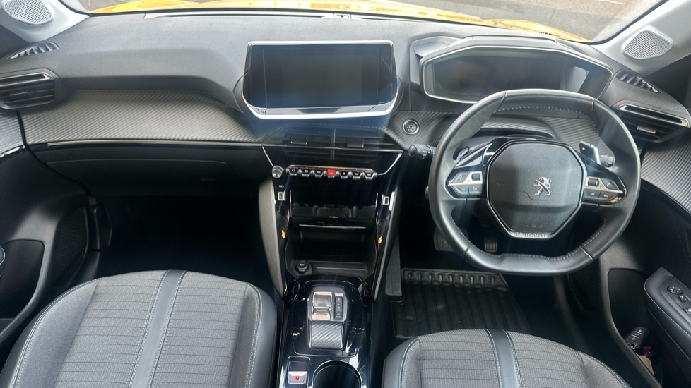 Peugeot 208 1.2 Puretech Allure Premium Hatchback E  #4