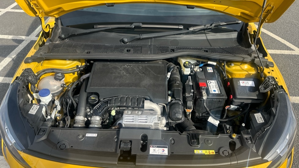 Peugeot 208 1.2 Puretech Active Premium Hatchback M Yellow #17