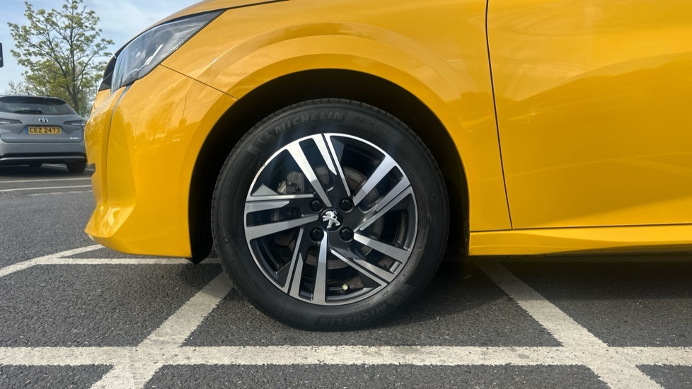 Peugeot 208 1.2 Puretech Active Premium Hatchback M Yellow #13
