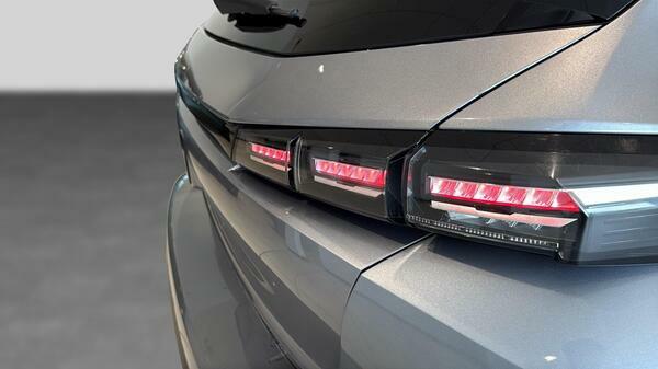 Peugeot 308 1.2 Puretech Allure Eat8 Red #48