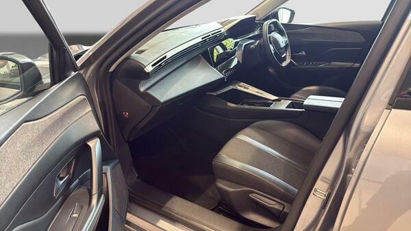 Peugeot 308 1.2 Puretech Allure Eat8 Red #43