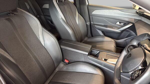 Peugeot 308 1.2 Puretech Allure Eat8 Red #18