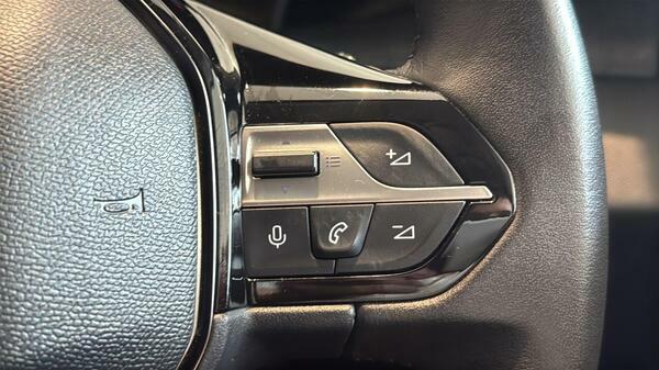 Peugeot 308 1.2 Puretech Allure Eat8 Red #21