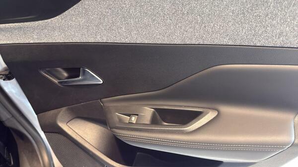 Peugeot 308 1.2 Puretech Allure Eat8 Red #39