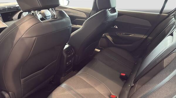 Peugeot 308 1.2 Puretech Allure Eat8 Red #40