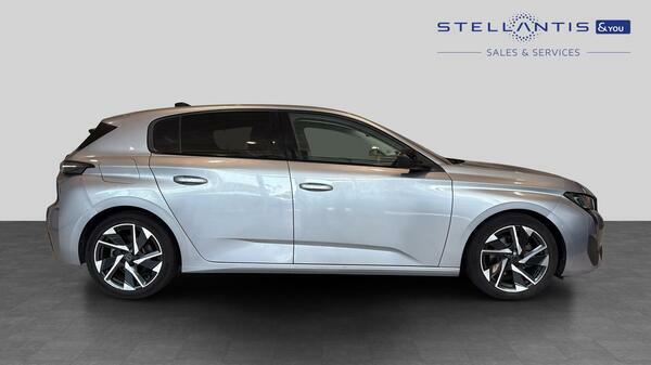 Peugeot 308 1.2 Puretech Allure Premium Hatchback E  #2