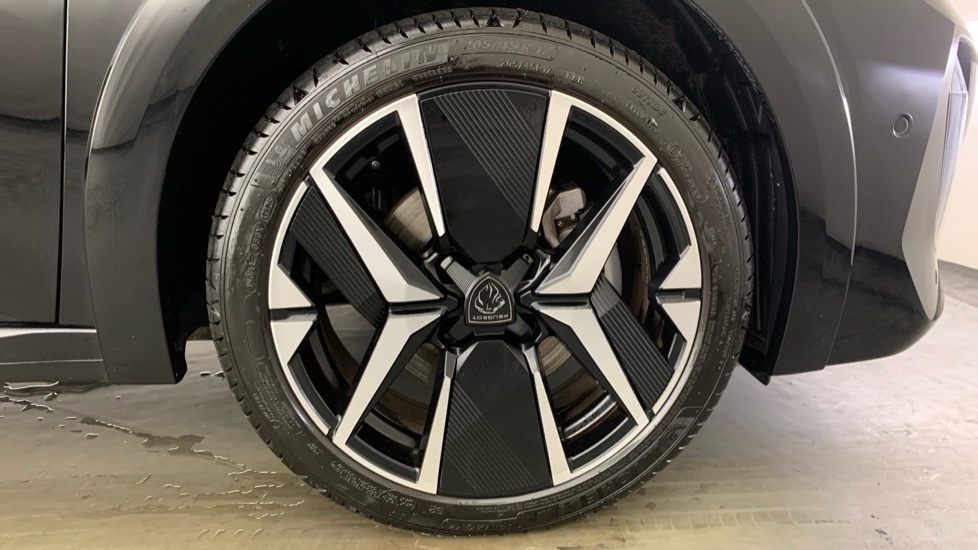 Peugeot 208 1.2 Puretech 100 Allure White #24