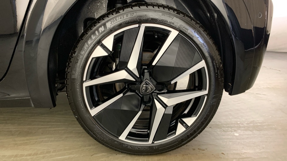 Peugeot 208 1.2 Puretech 100 Allure White #25