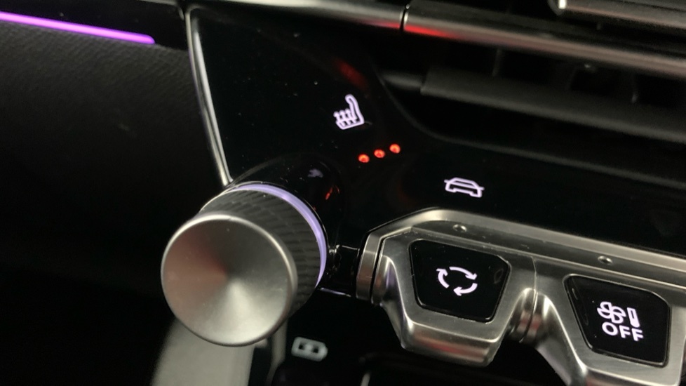 Peugeot 208 1.2 Puretech 100 Allure White #50