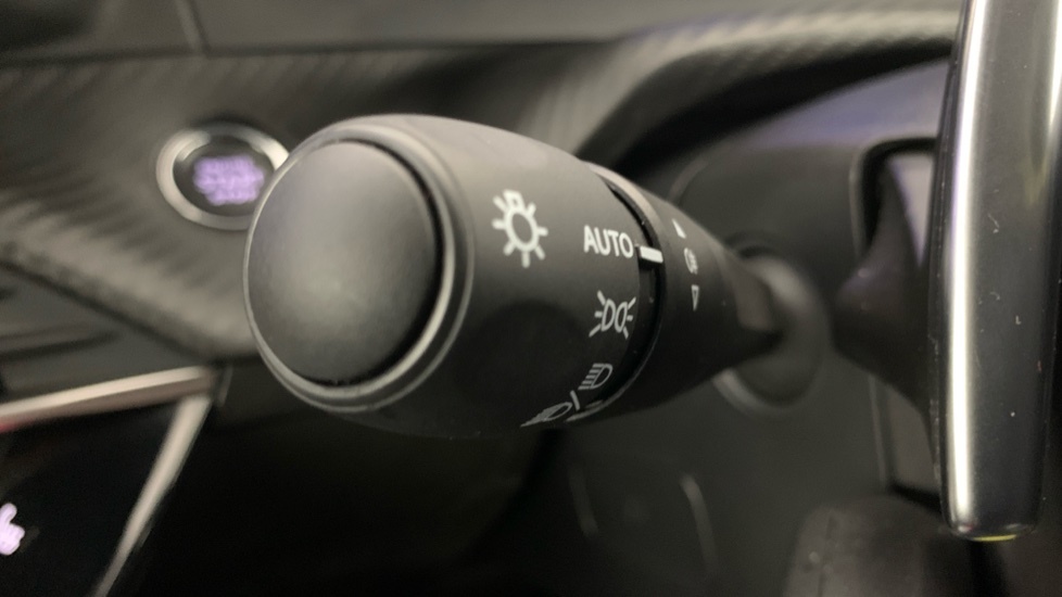Peugeot 208 1.2 Puretech 100 Allure White #19