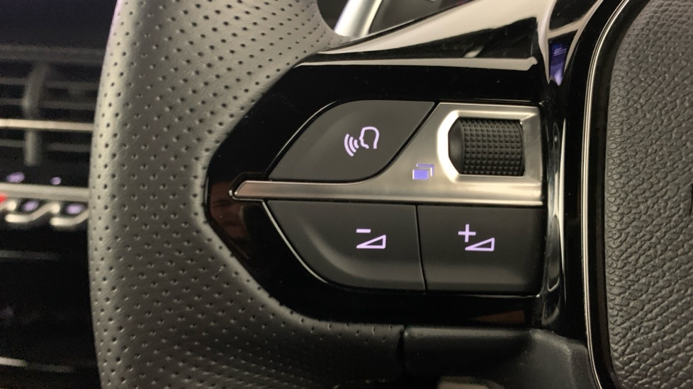 Peugeot 2008 1.2 Puretech S S Allure Black #18