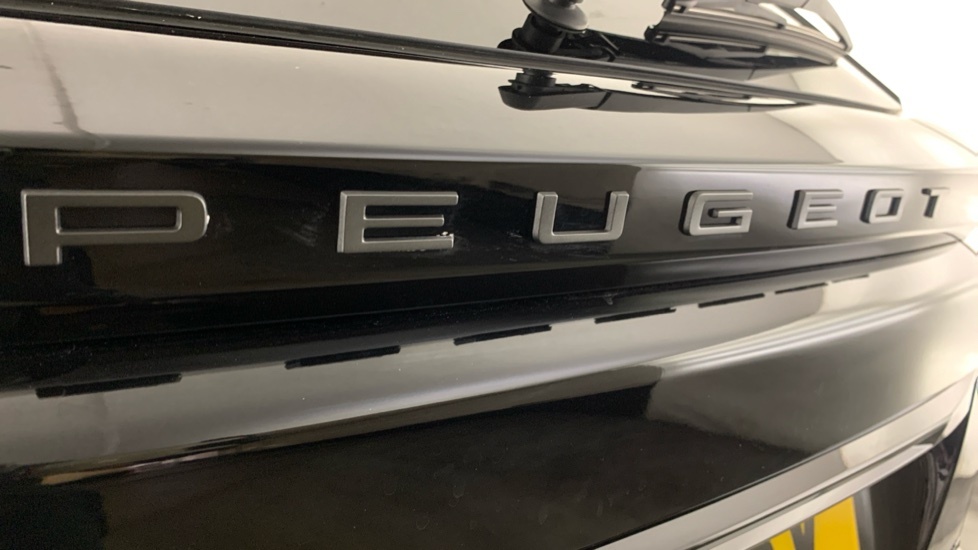 Peugeot 2008 1.2 Puretech S S Allure Black #63