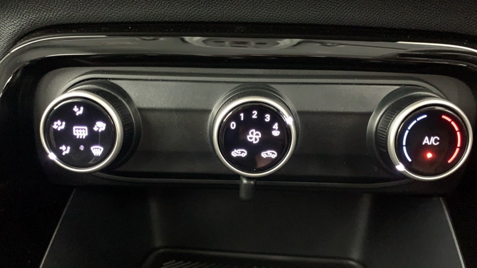 Citroen C3 1.2 Turbo Plus Euro 6 S S White #32