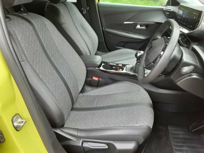 Peugeot 208 1.2 Puretech 100 Allure - 2024 74 MK74JWG Yellow #4