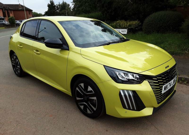Peugeot 208 1.2 Puretech 100 Allure - 2024 74 Yellow