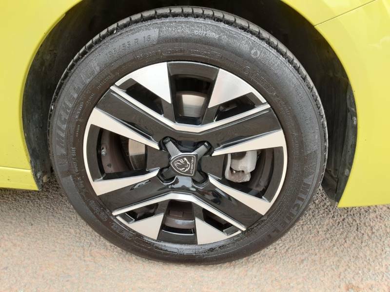 Peugeot 208 1.2 Puretech 100 Allure - 2024 74 MK74JWG Yellow #2