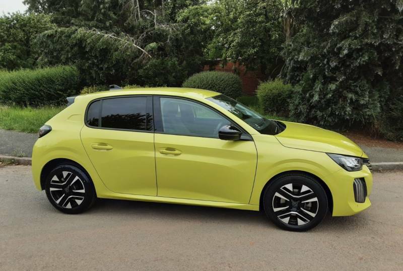 Peugeot 208 1.2 Puretech 100 Allure - 2024 74 MK74JWG Yellow #3