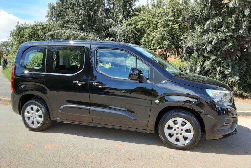 Vauxhall Combo Life 1.5 Turbo D 130 Energy Black #2