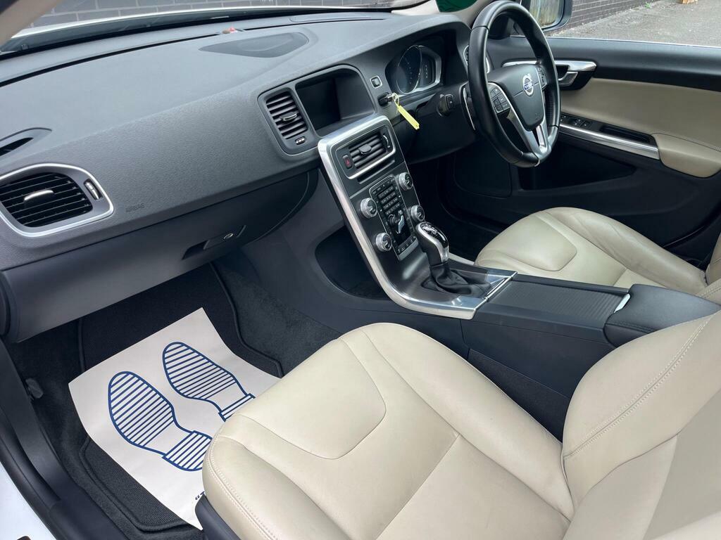 Volvo V60 2.0 R Design Lux T5 White #5