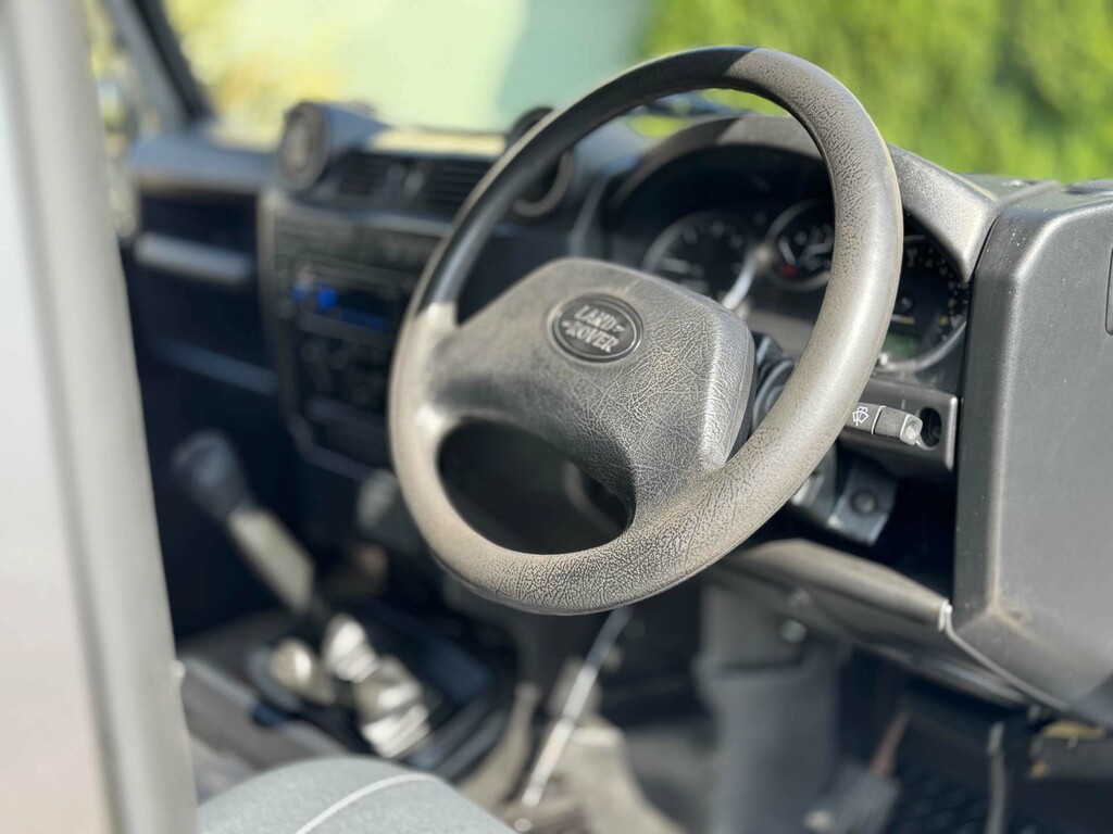 Land Rover Defender 90 90 Van Green #16
