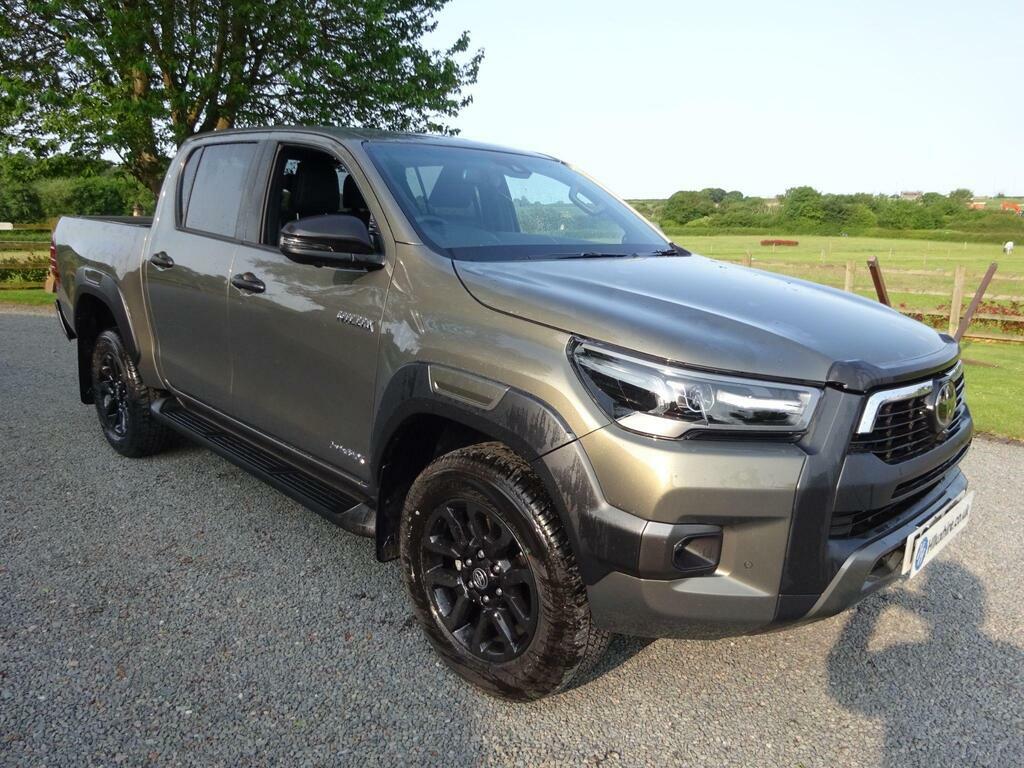 Toyota HILUX 2.8 D-4d Invincible X 4Wd Euro 6 S S Brown #3