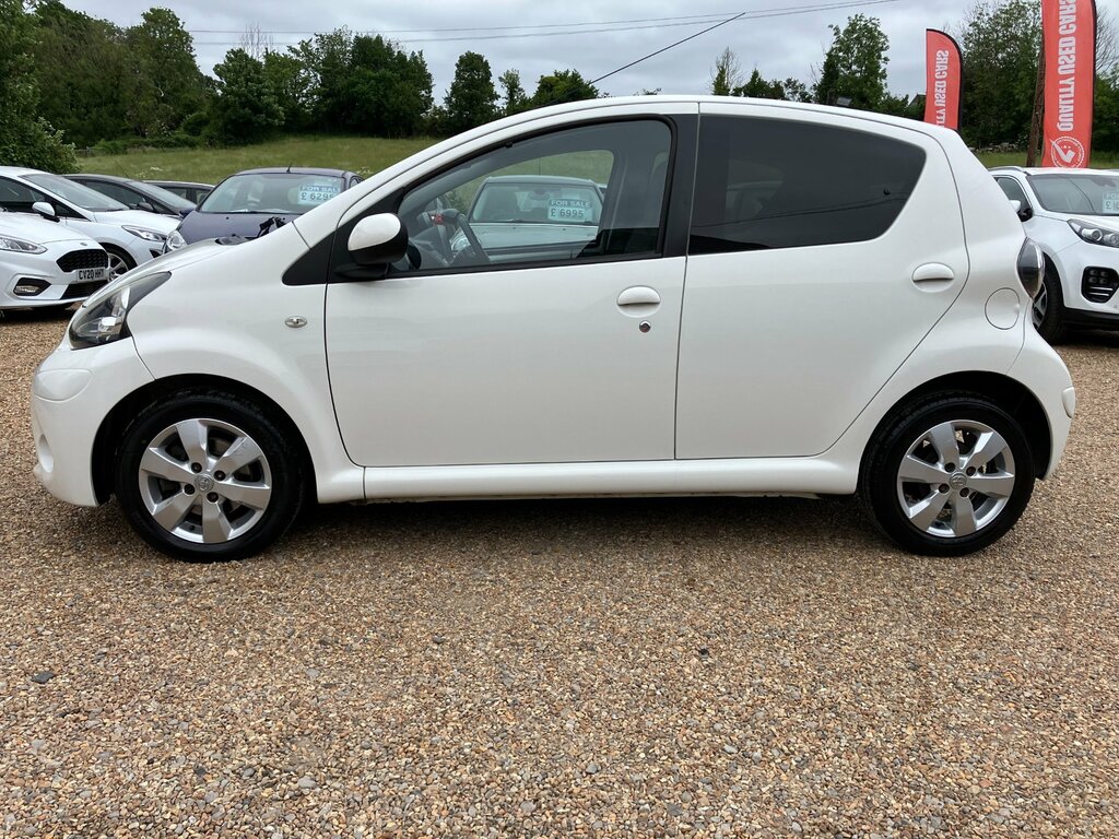 Toyota Aygo 1.0 5Dr. Low Miles. White. Sup RX14ZRZ White #4