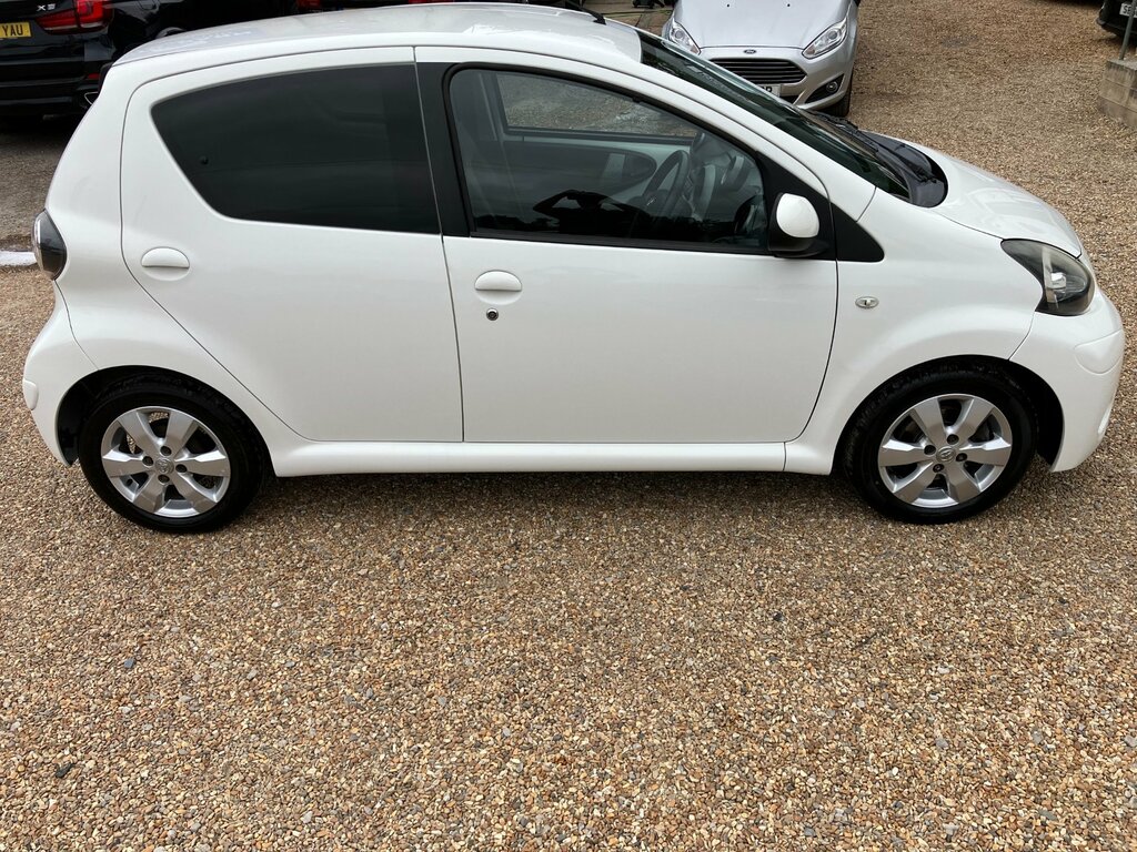 Toyota Aygo 1.0 5Dr. Low Miles. White. Sup RX14ZRZ White #3