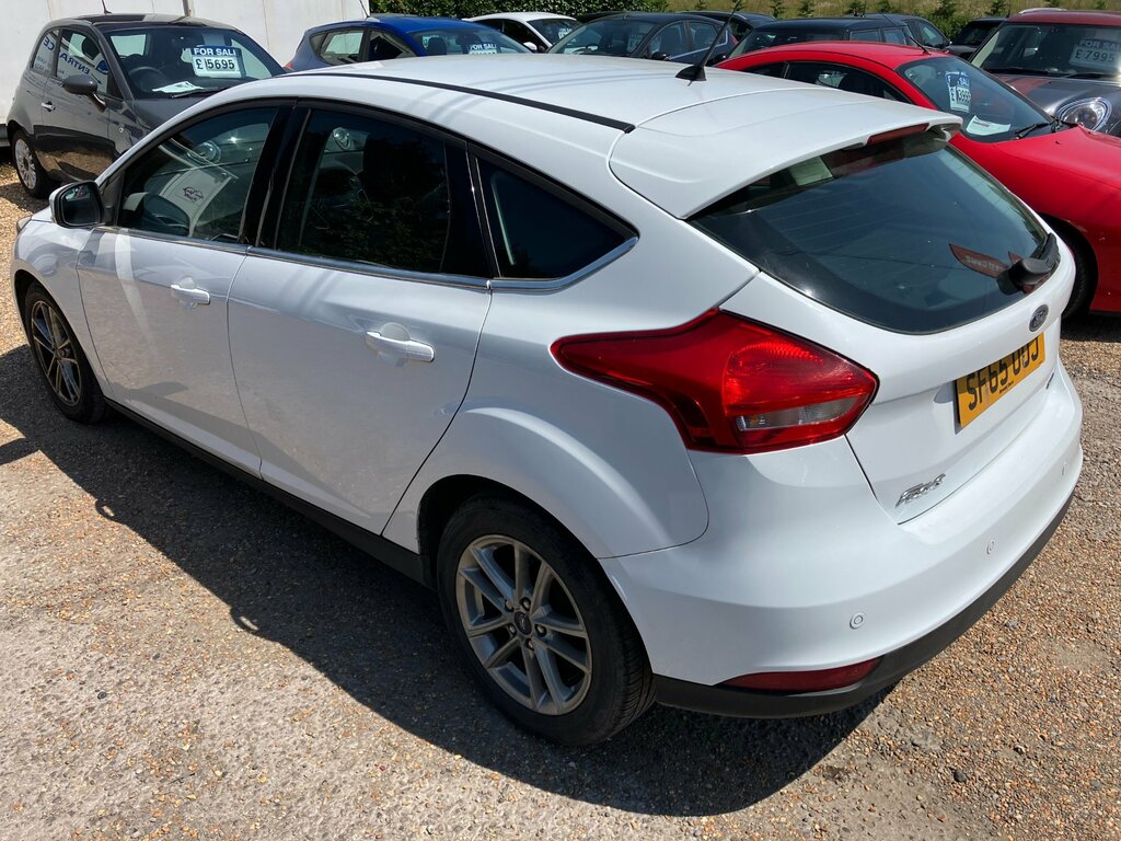 Ford Focus 1.0 Zetec. Low Road Tax. Fresh Cambelt Svc. Whit White #4