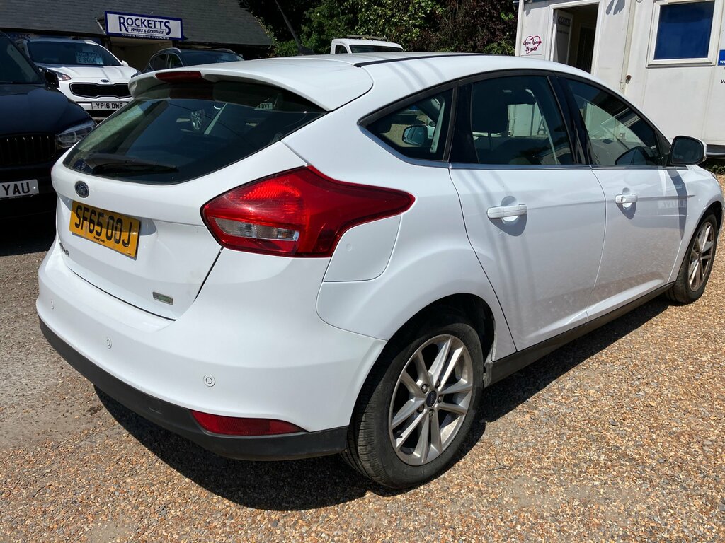 Ford Focus 1.0 Zetec. Low Road Tax. Fresh Cambelt Svc. Whit White #3
