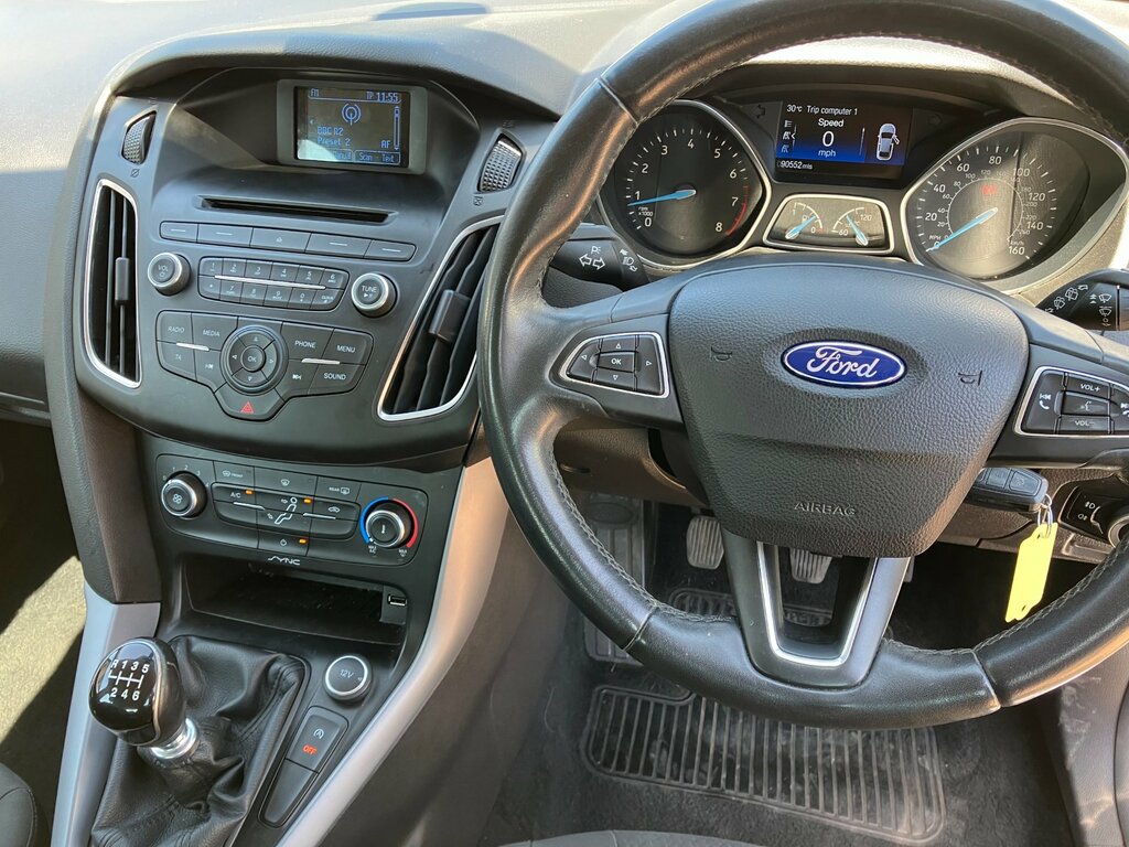 Ford Focus 1.0 Zetec. Low Road Tax. Fresh Cambelt Svc. Whit White #5