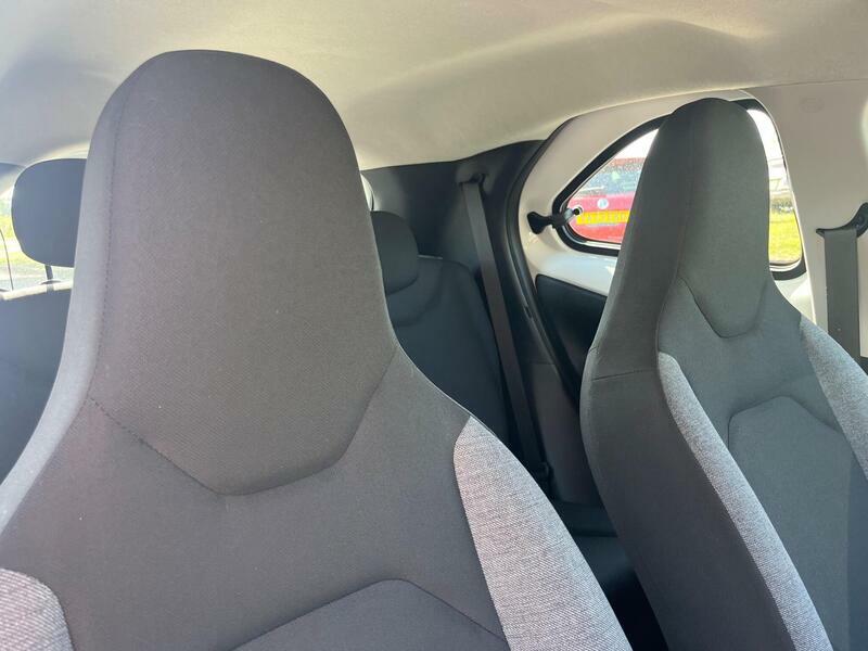 Toyota Aygo X Automatic White #3