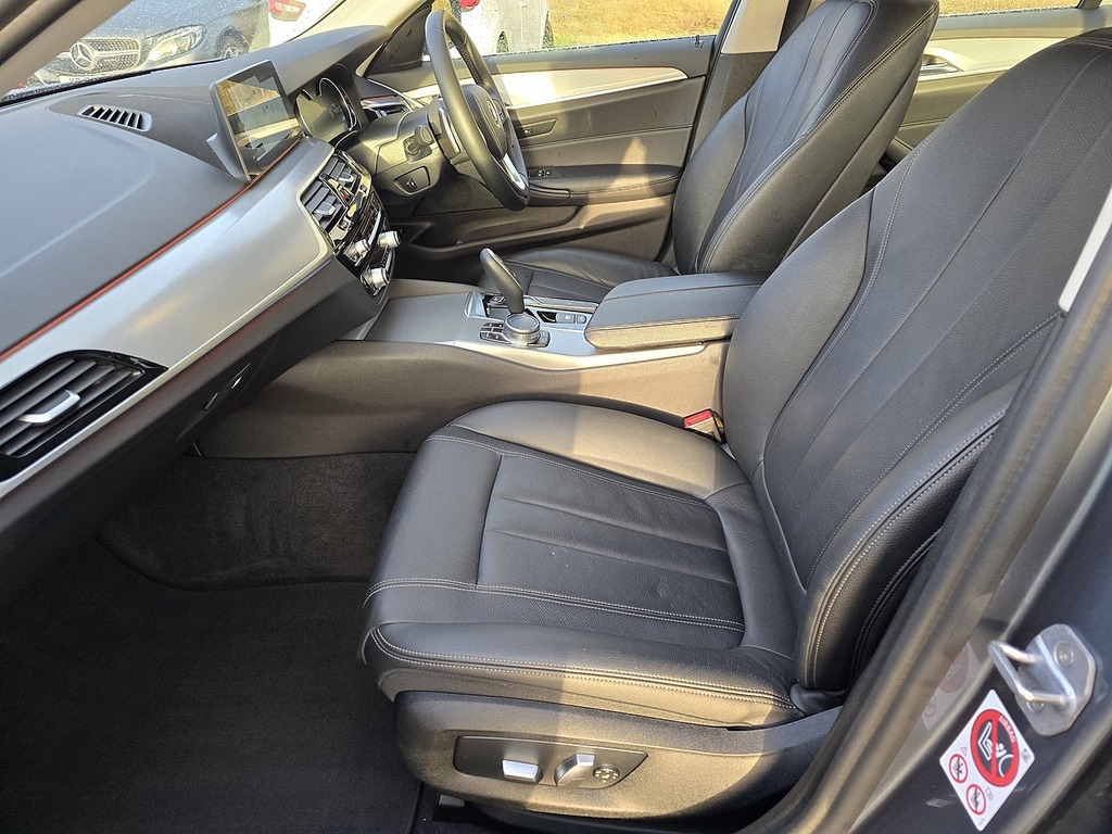 BMW 5 Series 520D Se Blue #4