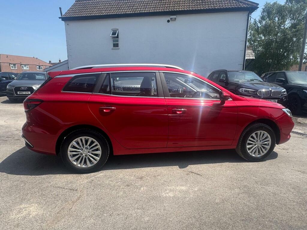 MG MG5 Estate Red #3
