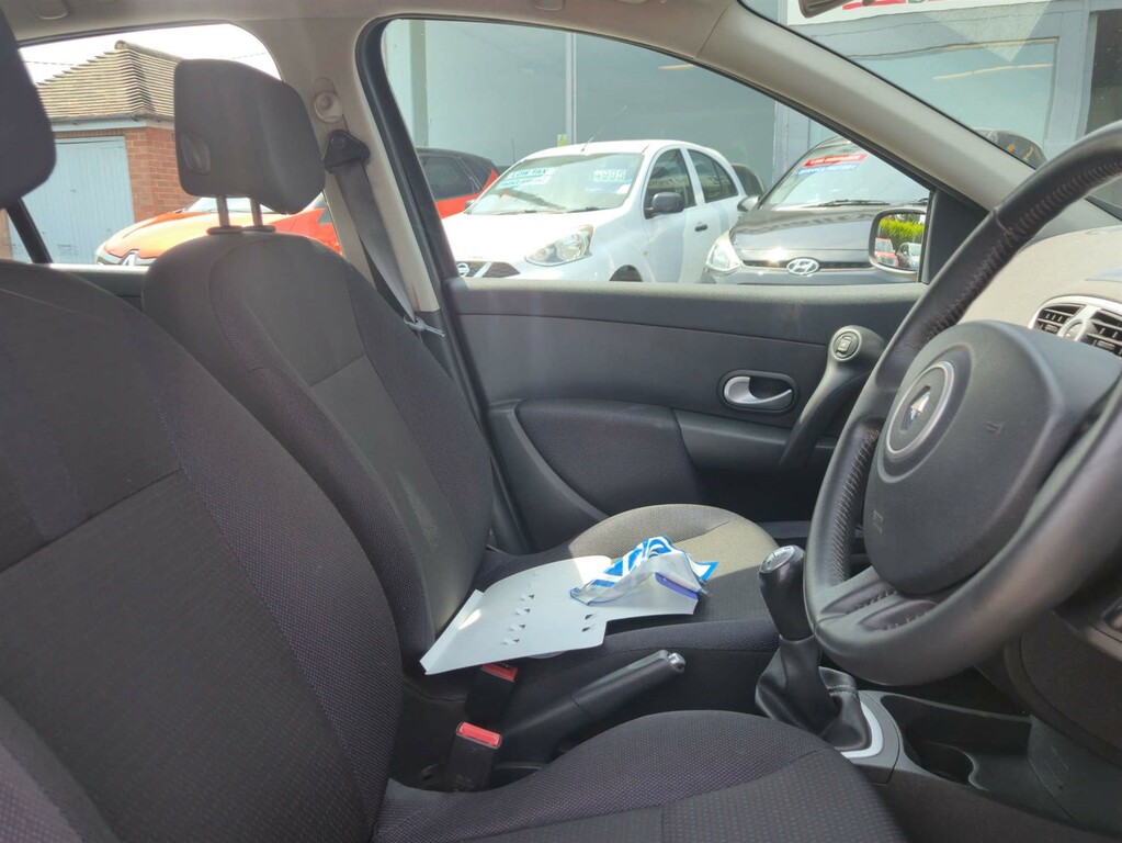 Renault Clio 1.1 Expression 16V 75 Bhp Silver #20