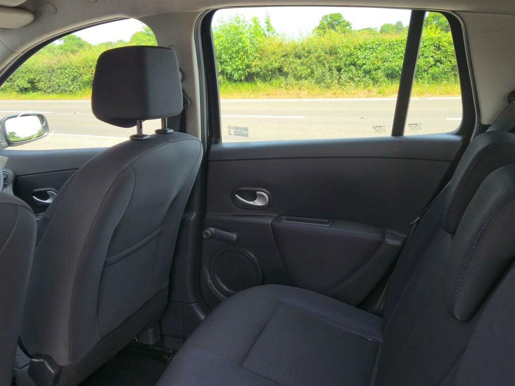Renault Clio 1.1 Expression 16V 75 Bhp Silver #26
