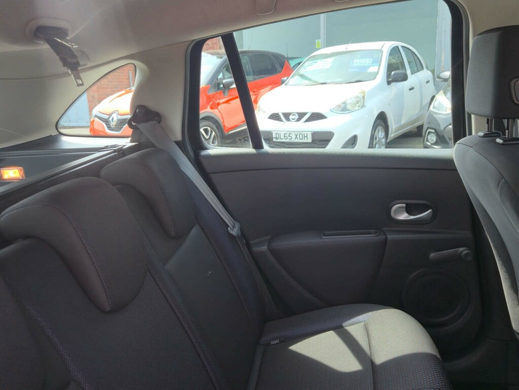 Renault Clio 1.1 Expression 16V 75 Bhp Silver #25