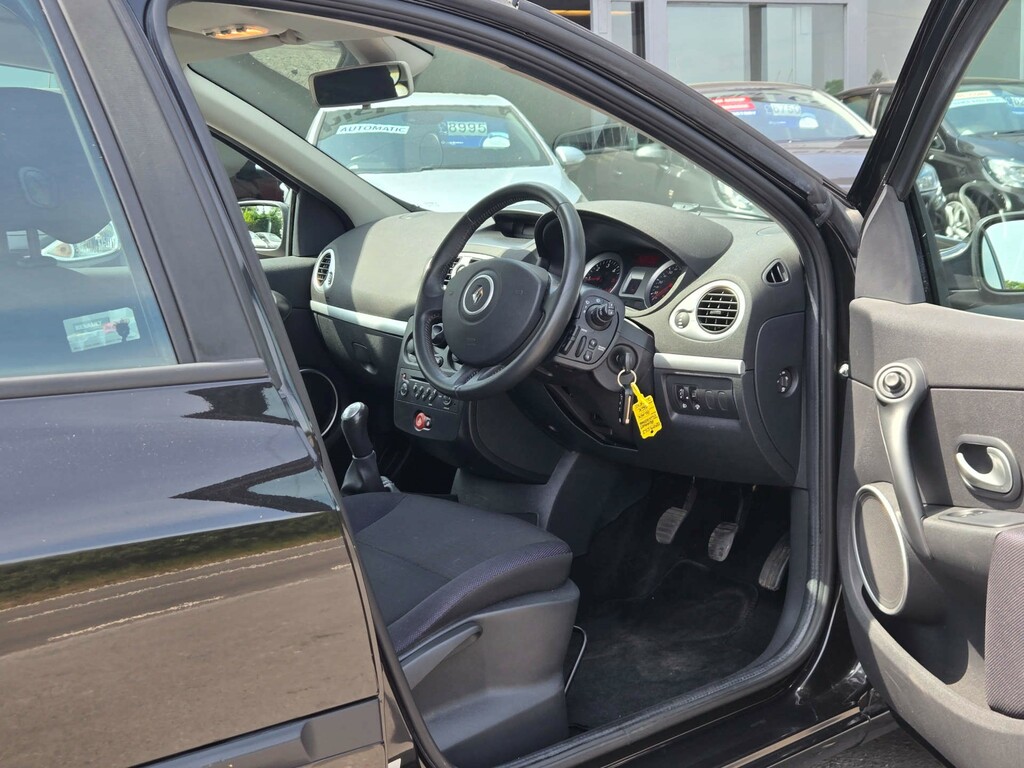 Renault Clio 1.1 Expression 16V 75 Bhp Silver #17