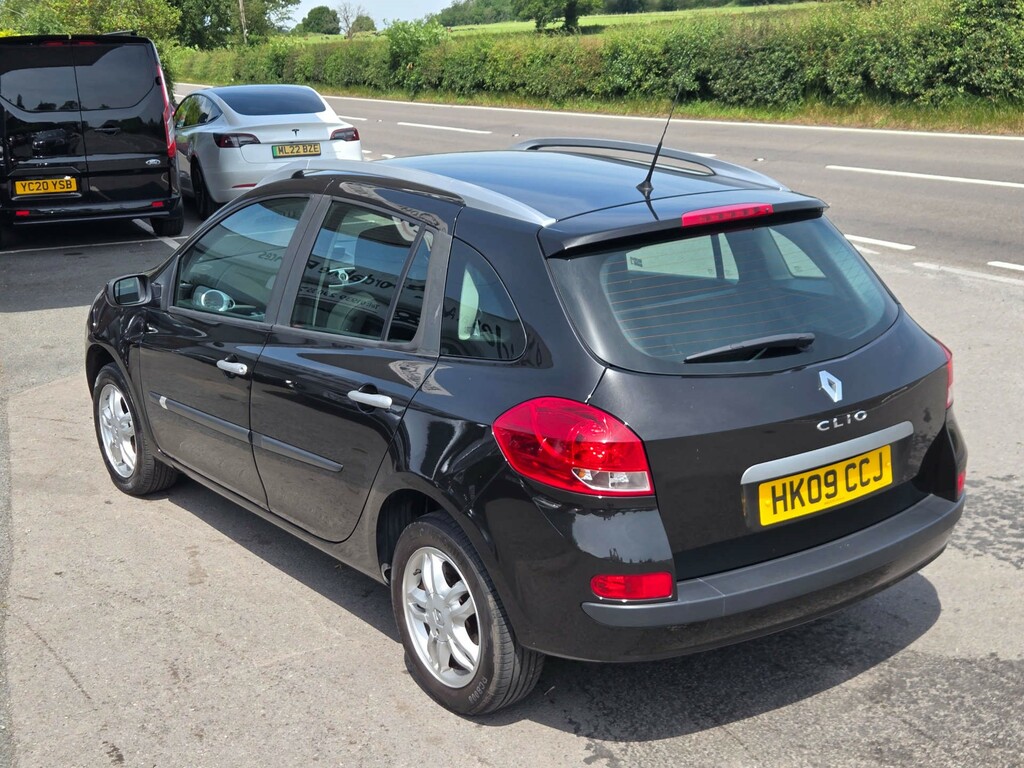 Renault Clio 1.1 Expression 16V 75 Bhp Silver #14