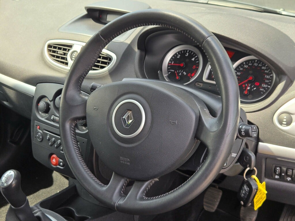 Renault Clio 1.1 Expression 16V 75 Bhp Silver #18