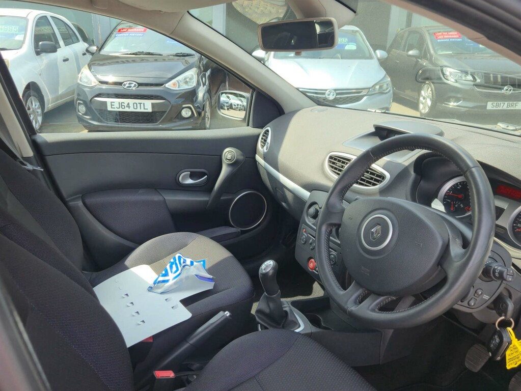 Renault Clio 1.1 Expression 16V 75 Bhp Silver #19