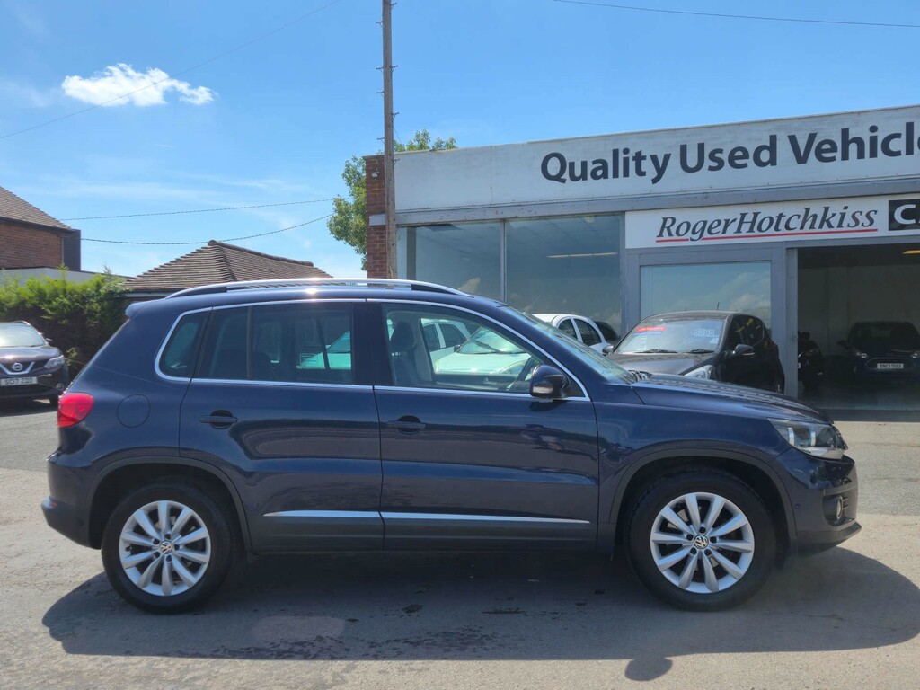 Volkswagen Tiguan Suv Black #7